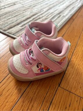 Ms Rachel Stride Rite sneakers
